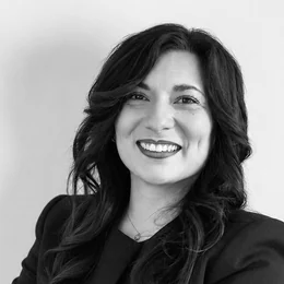Aurélie LANTERNIER, associate